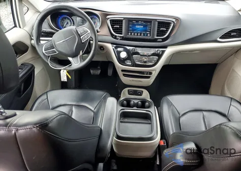 2020 Chrysler Voyager Lxi z USA, uszkodzony, nr VIN 2C4RC1DG1LR157669